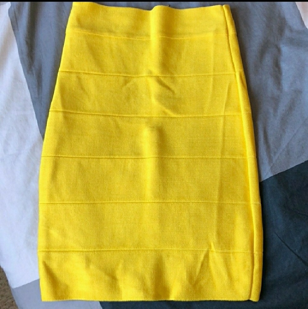 Bebe Bandadge Yellow Skirt Small